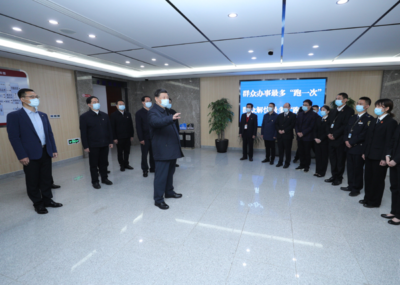 3月29日至4月1日,中共中央总书记、国家主席、中央军委主席习近平在浙江考察。这是3月30日,习近平在湖州市安吉县社会矛盾纠纷调处化解中心,了解群众矛盾纠纷一站式接收、一揽子调处、全链条解决模式运行情况。